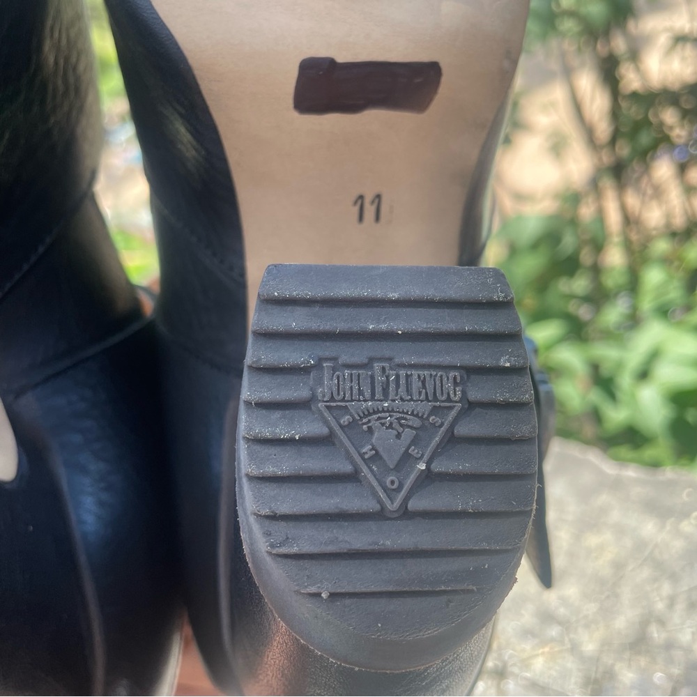 John Fluevog Prepare Leader Platform Mary Jane Heels
Black Size 11 - Picture 16 of 16